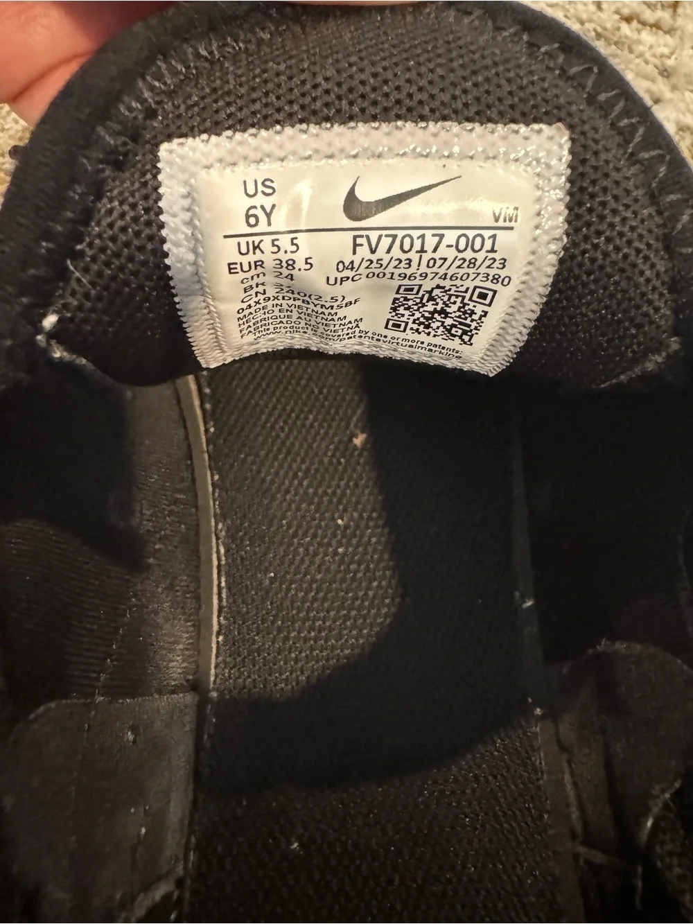 Nike Air Max 270 sneakers in black & green Sz. 6Y